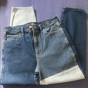 Hollister Ultra High-Rise Mom Jeans
